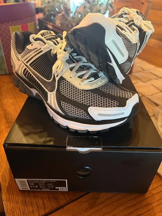 Nike Black, White & Gray Running Sneakers - Picture 1 of 3